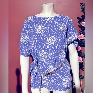 Michael Kors Top size XS Blue with white flowers. Runs big and flowy